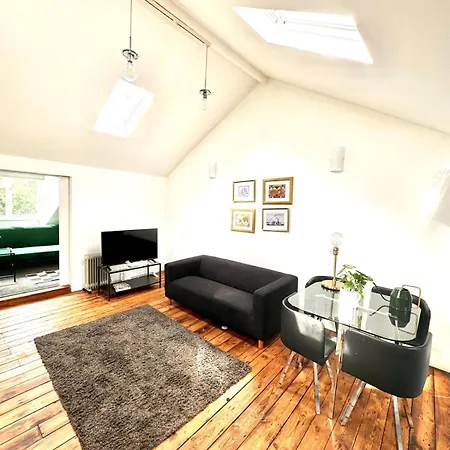 Stylish Top Floor Flat In The Heart Of Camden! London Exterior photo