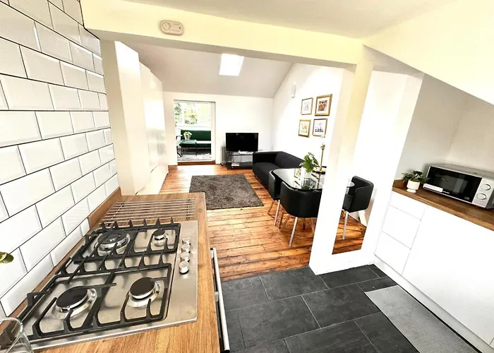 Stylish Top Floor Flat In The Heart Of Camden!