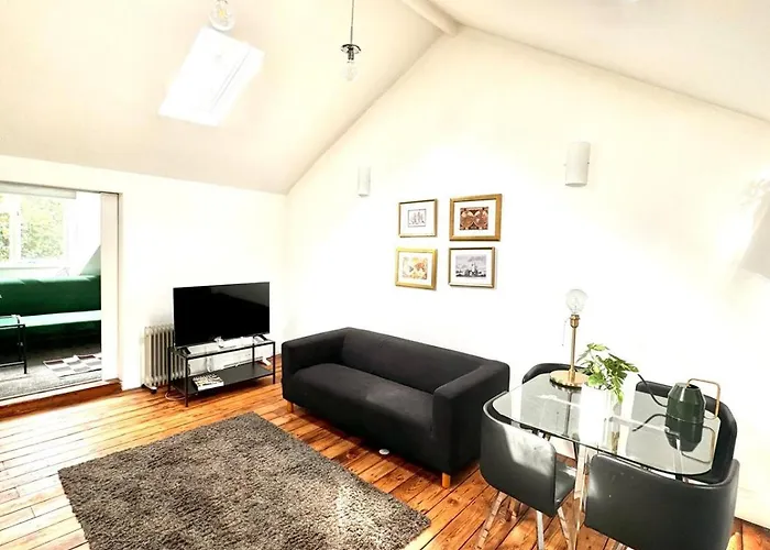 Stylish Top Floor Flat In The Heart Of Camden!