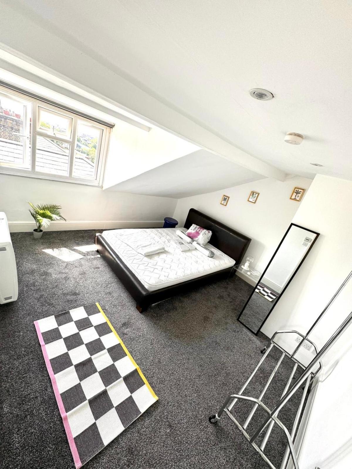 Stylish Floor Flat In The Heart Of Camden! * London